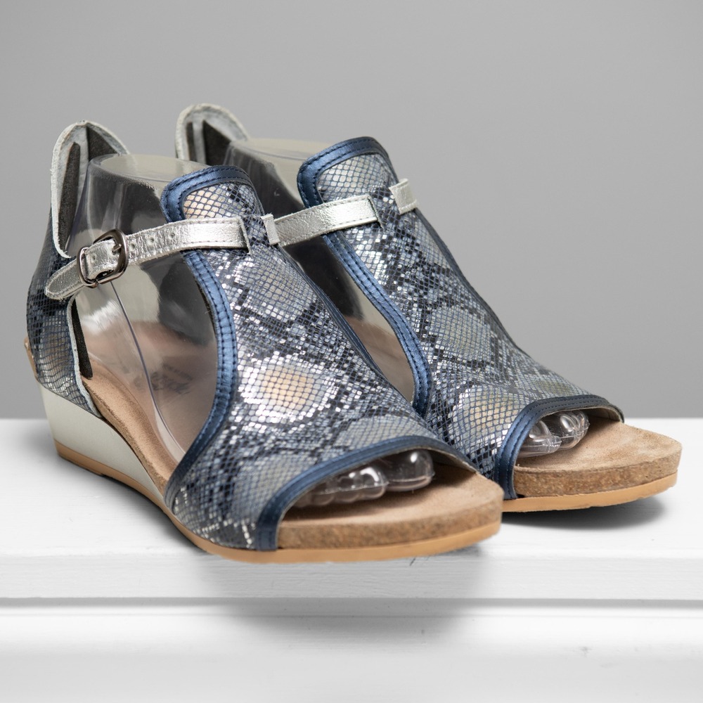 Naot Wedge Sandals Blue Silver Snakeskin Leather Sz 10 Boho Artisan Ergonomic